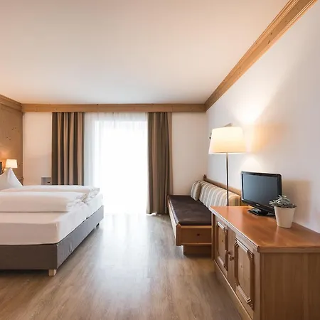 Hotel Alpenhof Tirolo