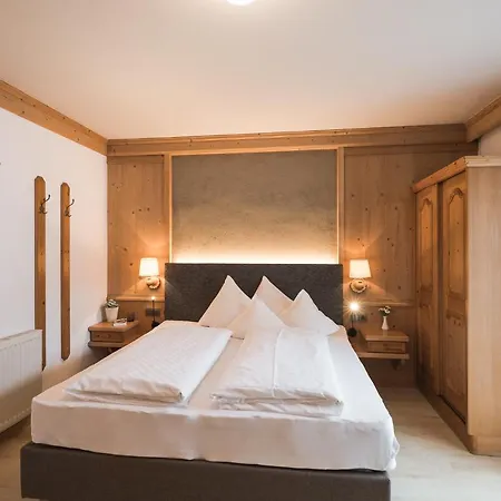 Hotel Alpenhof Tirolo