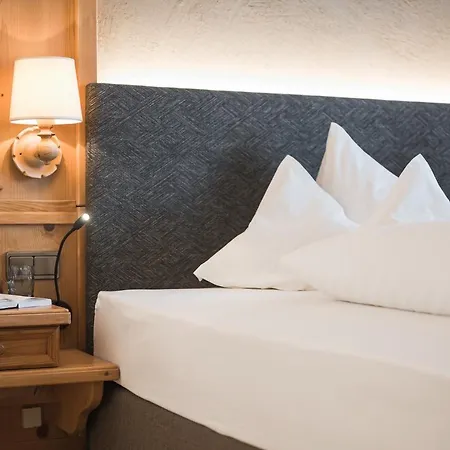 Hotel Alpenhof 3*